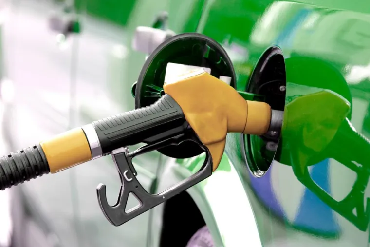 Magasin avec station-service pour voiture essence et diesel, Orchamps-Vennes, U Express