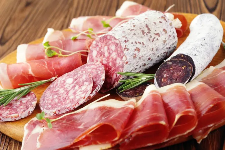 Magasin pour la vente de charcuterie de production locale, Orchamps-Vennes, U Express